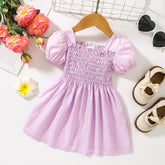 Robe smockée imprimée à col carré